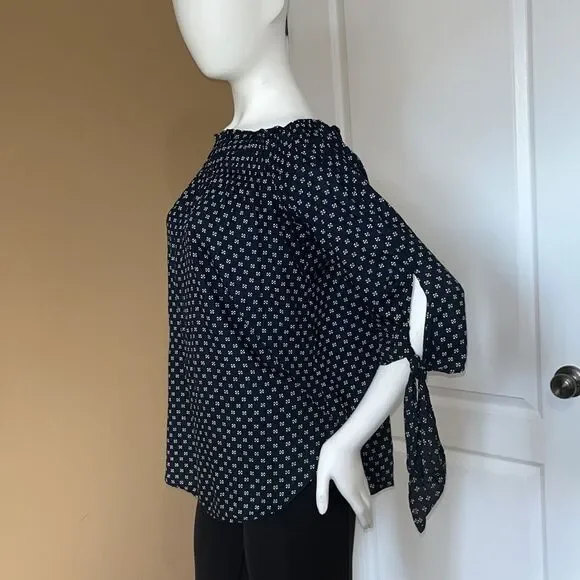 H&M blouse/Size 6  - Picture 5 of 10
